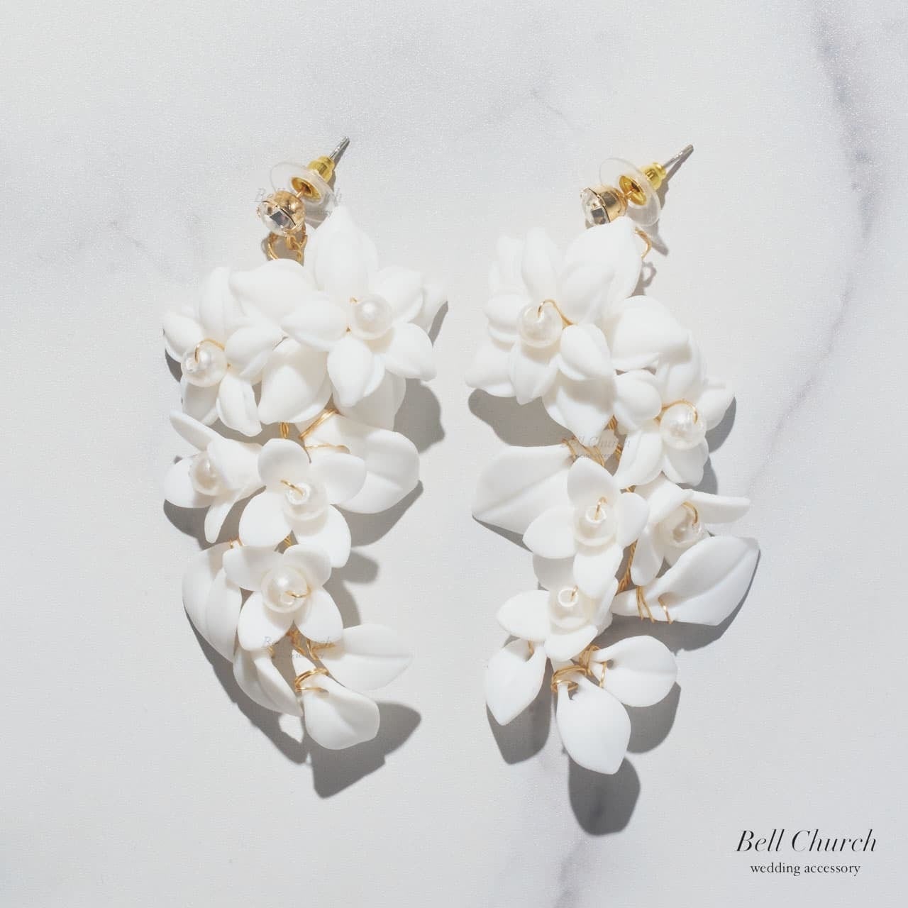 ウエディングピアス イヤリング｜パール ビジュー｜お花 フラワーモチーフ｜ゴールド×ホワイト(BC-E101)【結婚式　アクセサリー　ピアス　イヤリング】