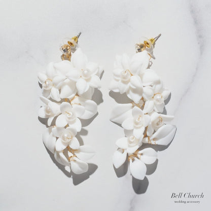 ウエディングピアス イヤリング｜パール ビジュー｜お花 フラワーモチーフ｜ゴールド×ホワイト(BC-E101)【結婚式　アクセサリー　ピアス　イヤリング】