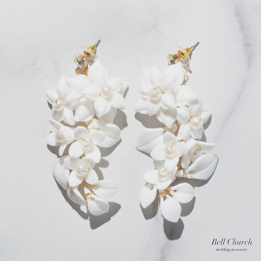 ウエディングピアス イヤリング｜パール ビジュー｜お花 フラワーモチーフ｜ゴールド×ホワイト(BC-E101)【結婚式　アクセサリー　ピアス　イヤリング】