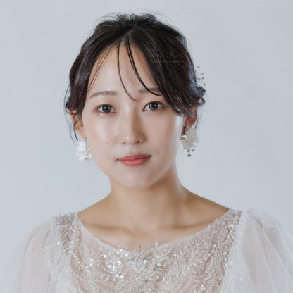 ウェディングピアス イヤリング｜ビーズ ビジュー｜お花 フラワーモチーフ｜シルバー×ホワイト(BC-E102)【結婚式　アクセサリー　ピアス　イヤリング】