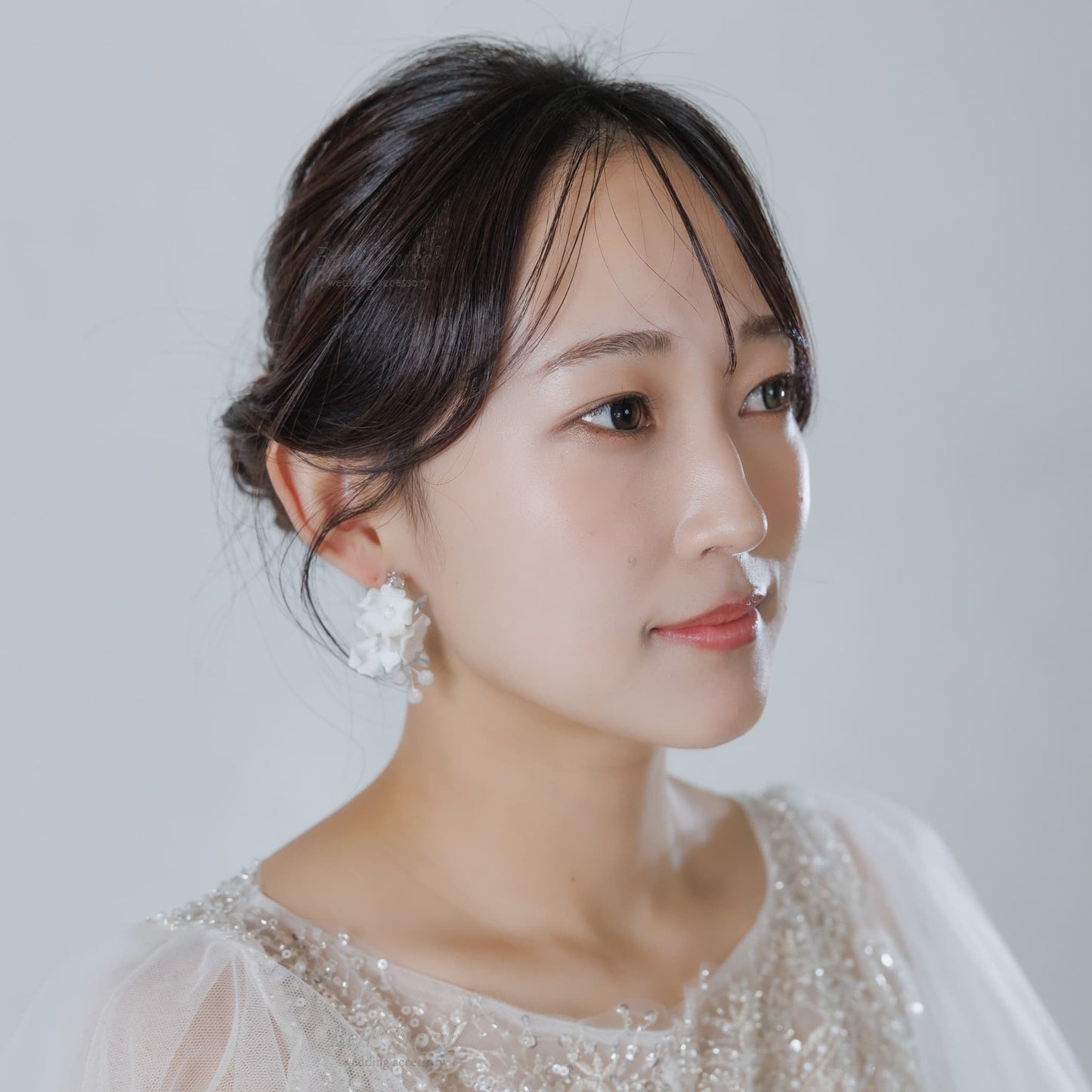 ウェディングピアス イヤリング｜ビーズ ビジュー｜お花 フラワーモチーフ｜シルバー×ホワイト(BC-E102)【結婚式　アクセサリー　ピアス　イヤリング】