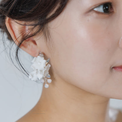 ウェディングピアス イヤリング｜ビーズ ビジュー｜お花 フラワーモチーフ｜シルバー×ホワイト(BC-E102)【結婚式　アクセサリー　ピアス　イヤリング】
