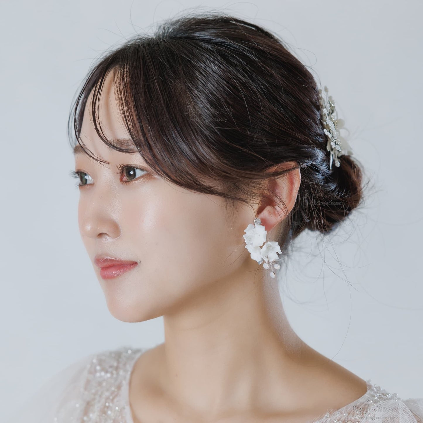ウェディングピアス イヤリング｜ビーズ ビジュー｜お花 フラワーモチーフ｜シルバー×ホワイト(BC-E102)【結婚式　アクセサリー　ピアス　イヤリング】