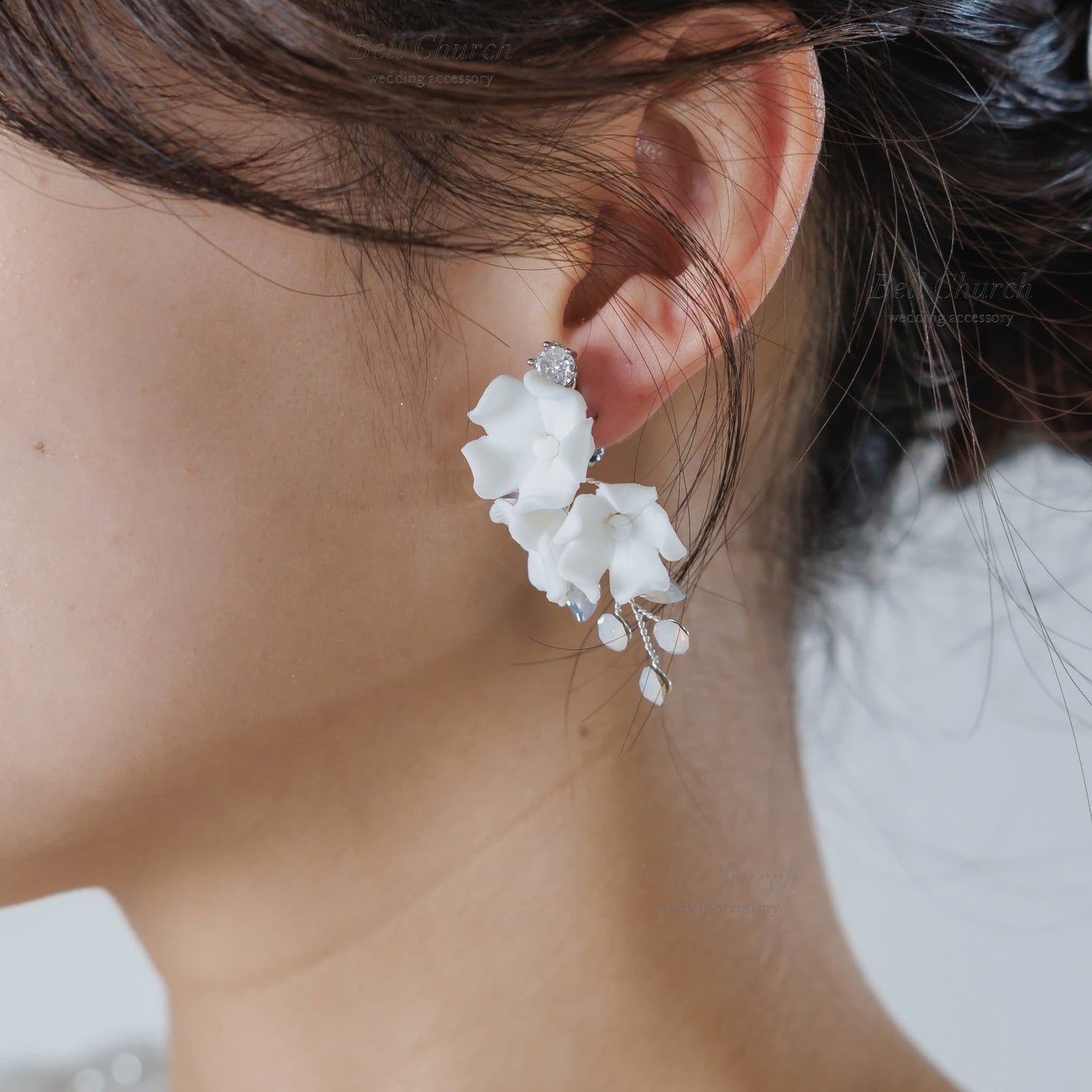 ウェディングピアス イヤリング｜ビーズ ビジュー｜お花 フラワーモチーフ｜シルバー×ホワイト(BC-E102)【結婚式　アクセサリー　ピアス　イヤリング】