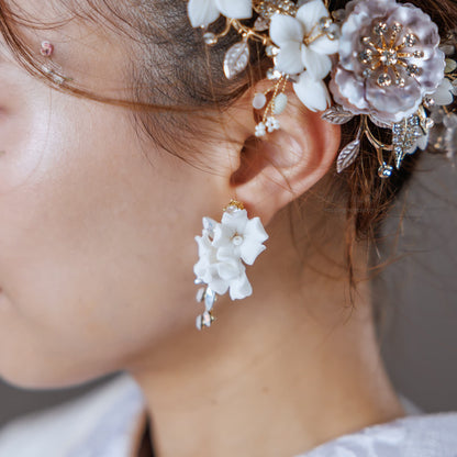 ウェディングピアス イヤリング｜ビーズ ビジュー｜お花 フラワーモチーフ｜ゴールド×ホワイト(BC-E103)【結婚式　アクセサリー　ピアス　イヤリング】