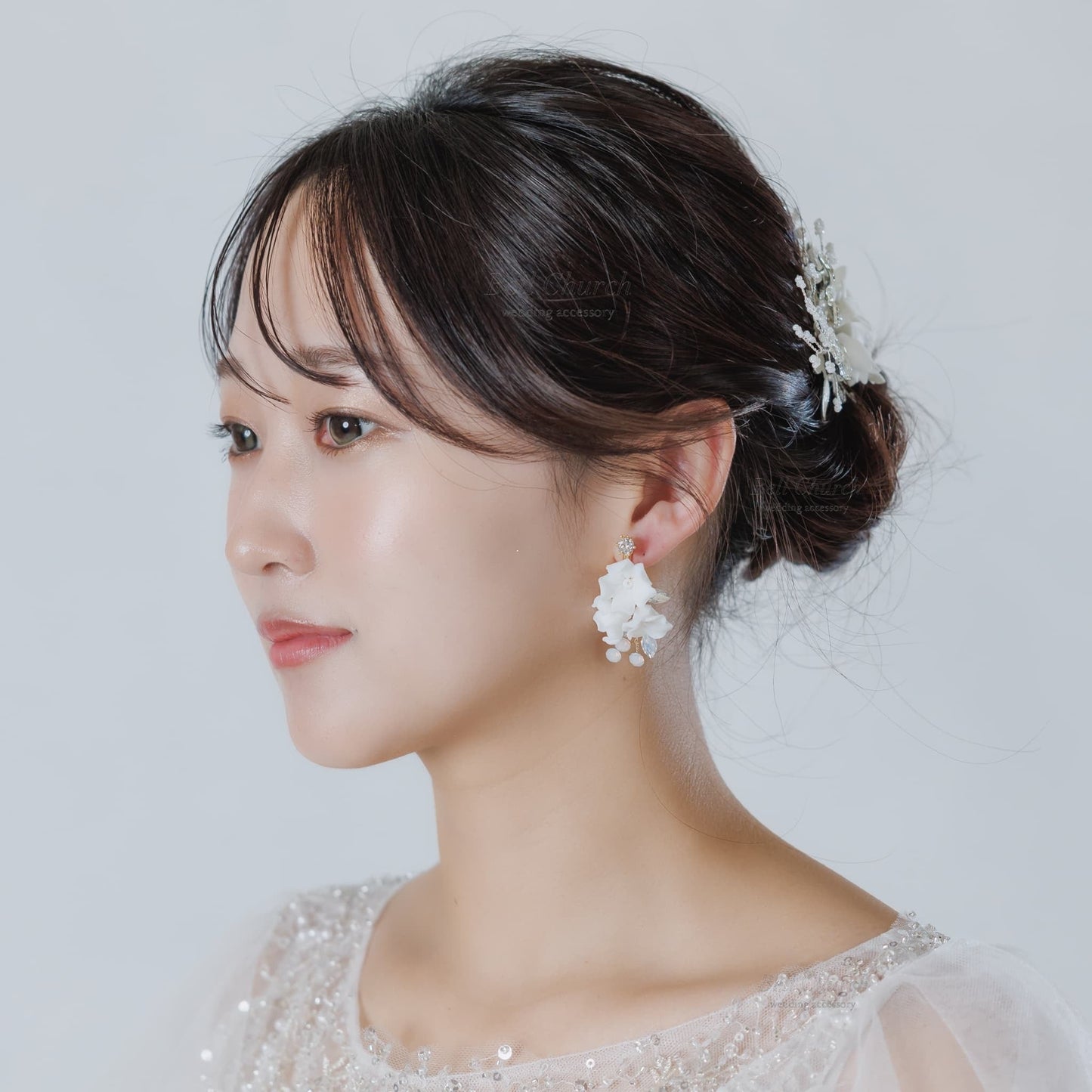 ウェディングピアス イヤリング｜ビーズ ビジュー｜お花 フラワーモチーフ｜ゴールド×ホワイト(BC-E103)【結婚式　アクセサリー　ピアス　イヤリング】