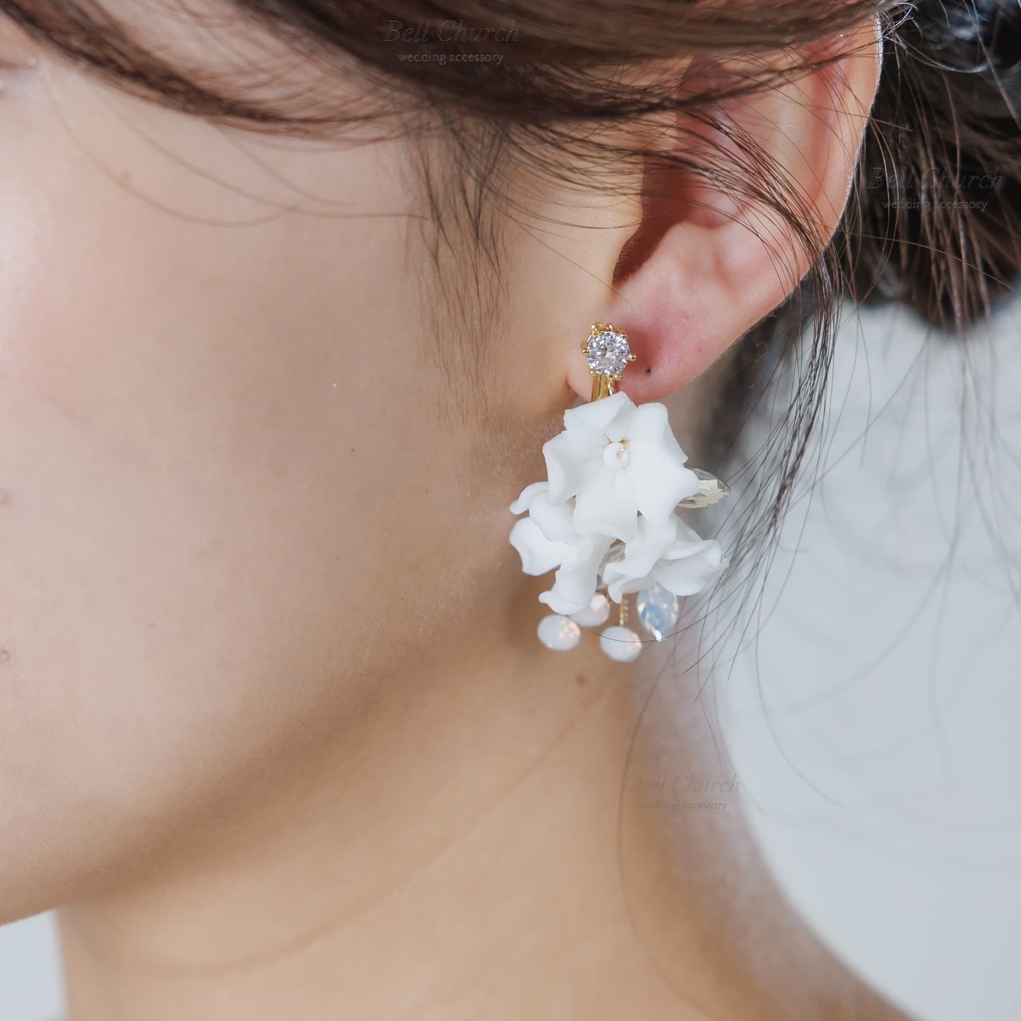 ウェディングピアス イヤリング｜ビーズ ビジュー｜お花 フラワーモチーフ｜ゴールド×ホワイト(BC-E103)【結婚式　アクセサリー　ピアス　イヤリング】