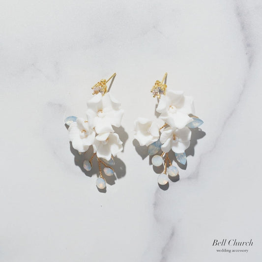 ウェディングピアス イヤリング｜ビーズ ビジュー｜お花 フラワーモチーフ｜ゴールド×ホワイト(BC-E103)【結婚式　アクセサリー　ピアス　イヤリング】