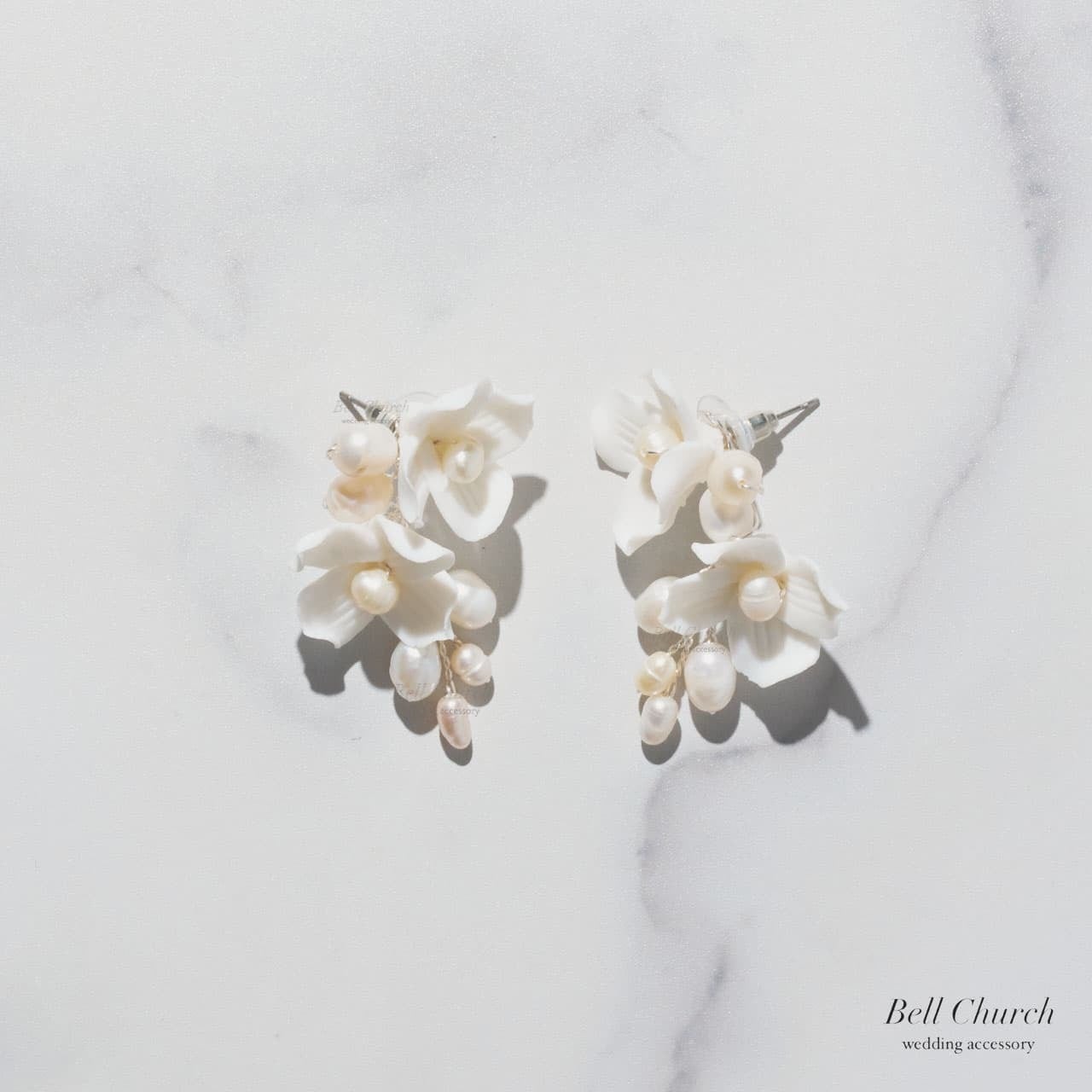 ウエディングピアス イヤリング｜パール｜お花 フラワーモチーフ｜シルバー×ホワイト(BC-E107)【結婚式　アクセサリー　ピアス　イヤリング】