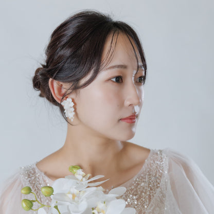 ウエディングピアス イヤリング｜パール｜お花 フラワーモチーフ｜ゴールド×ホワイト(BC-E108)【結婚式　アクセサリー　ピアス　イヤリング】