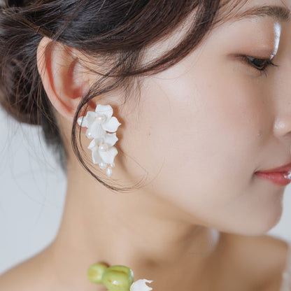 ウエディングピアス イヤリング｜パール｜お花 フラワーモチーフ｜ゴールド×ホワイト(BC-E108)【結婚式　アクセサリー　ピアス　イヤリング】