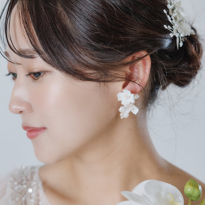 ウエディングピアス イヤリング｜パール｜お花 フラワーモチーフ｜ゴールド×ホワイト(BC-E108)【結婚式　アクセサリー　ピアス　イヤリング】