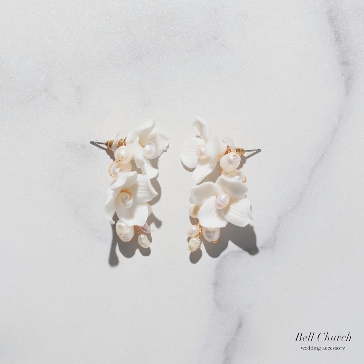 ウエディングピアス イヤリング｜パール｜お花 フラワーモチーフ｜ゴールド×ホワイト(BC-E108)【結婚式　アクセサリー　ピアス　イヤリング】