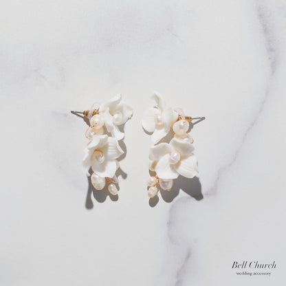 ウエディングピアス イヤリング｜パール｜お花 フラワーモチーフ｜ゴールド×ホワイト(BC-E108)【結婚式　アクセサリー　ピアス　イヤリング】
