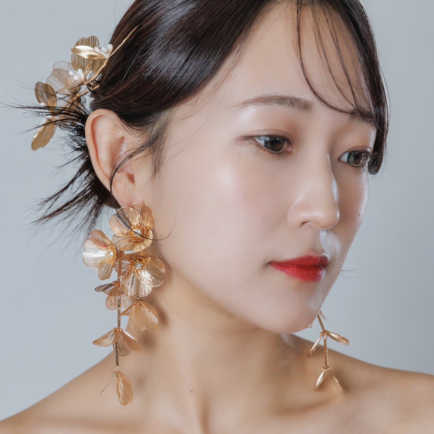 ウェディングピアス イヤリング｜ビジュー｜お花 フラワーモチーフ｜ゴールド(BC-E109)【結婚式　アクセサリー　ピアス　イヤリング】