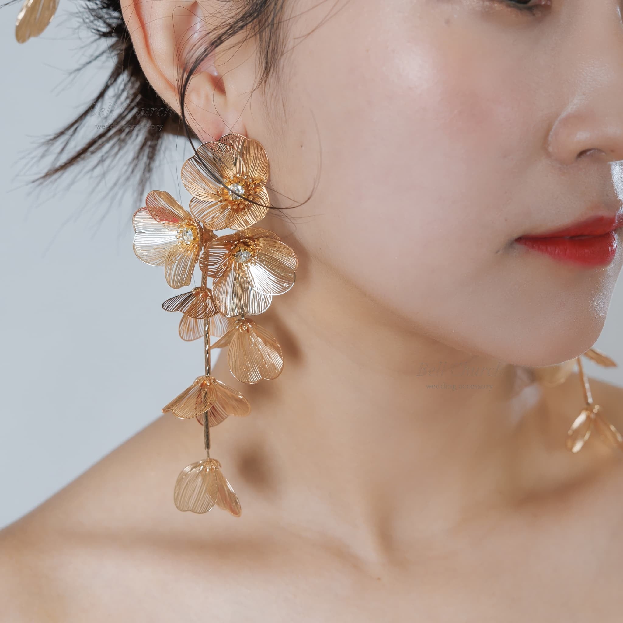 #1079 ゴールド フラワー ビジュー ハンドメイド ピアス イヤリング ウェディングピアス イヤリング｜ビジュー｜お花 フラワーモチーフ