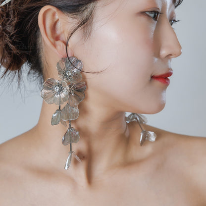 ウェディングピアス イヤリング｜ビジュー｜お花 フラワーモチーフ｜シルバー(BC-E110)【結婚式　アクセサリー　ピアス　イヤリング】