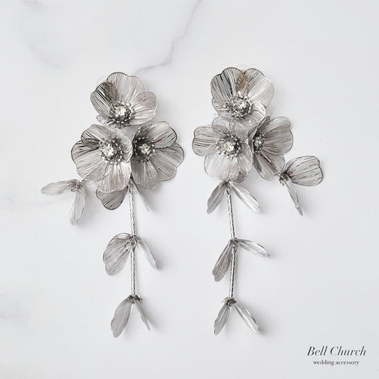 ウェディングピアス イヤリング｜ビジュー｜お花 フラワーモチーフ｜シルバー(BC-E110)【結婚式　アクセサリー　ピアス　イヤリング】