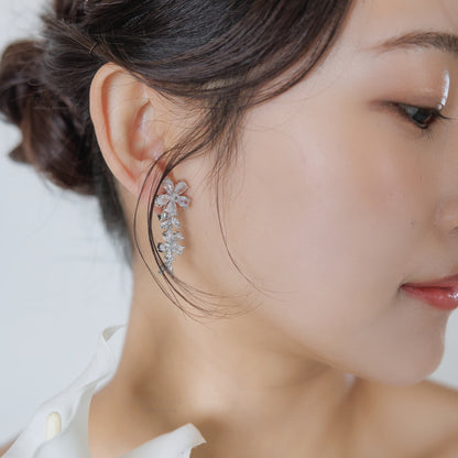 ブライダルピアス イヤリング｜ジルコニア｜フラワー お花モチーフ｜シルバー(BC-E111)【結婚式　アクセサリー　ピアス　イヤリング】