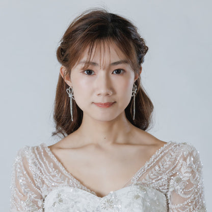 ウエディングピアス イヤリング｜ジルコニア｜リボン 蝶結び モチーフ｜シルバー(BC-E113)【結婚式　アクセサリー　ピアス　イヤリング】