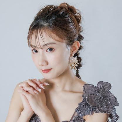 ウェディングピアス イヤリング｜ラインストーン ビーズ ビジュー｜お花 フラワーモチーフ 葉っぱ リーフモチーフ｜ゴールド×ホワイト(BC-E122)【結婚式　アクセサリー　ピアス　イヤリング】