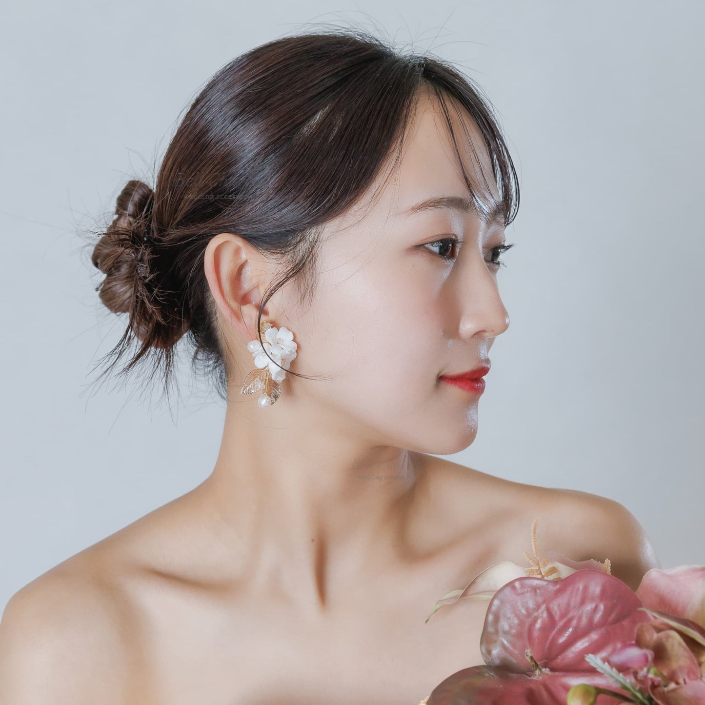 ウエディングピアス イヤリング｜パール ビーズ ｜フラワー お花モチーフ｜リーフ 葉っぱモチーフ｜ゴールド×ホワイト(BC-E127)【結婚式　アクセサリー　ピアス　イヤリング】