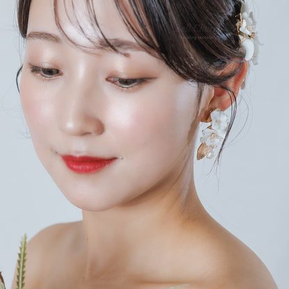 ウエディングピアス イヤリング｜パール ビーズ ｜フラワー お花モチーフ｜リーフ 葉っぱモチーフ｜ゴールド×ホワイト(BC-E127)【結婚式　アクセサリー　ピアス　イヤリング】