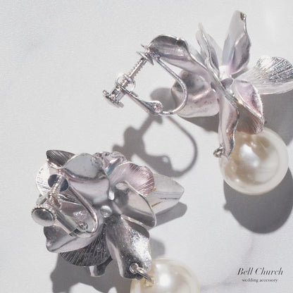 ウエディング ピアス イヤリング｜ニッケルフリー メタル パール｜フラワー お花モチーフ ボリューム｜シルバー (BC-E129)【結婚式　アクセサリー　ピアス　イヤリング】