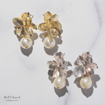 ウエディング ピアス イヤリング｜ニッケルフリー メタル パール｜フラワー お花モチーフ ボリューム｜シルバー (BC-E129)【結婚式　アクセサリー　ピアス　イヤリング】