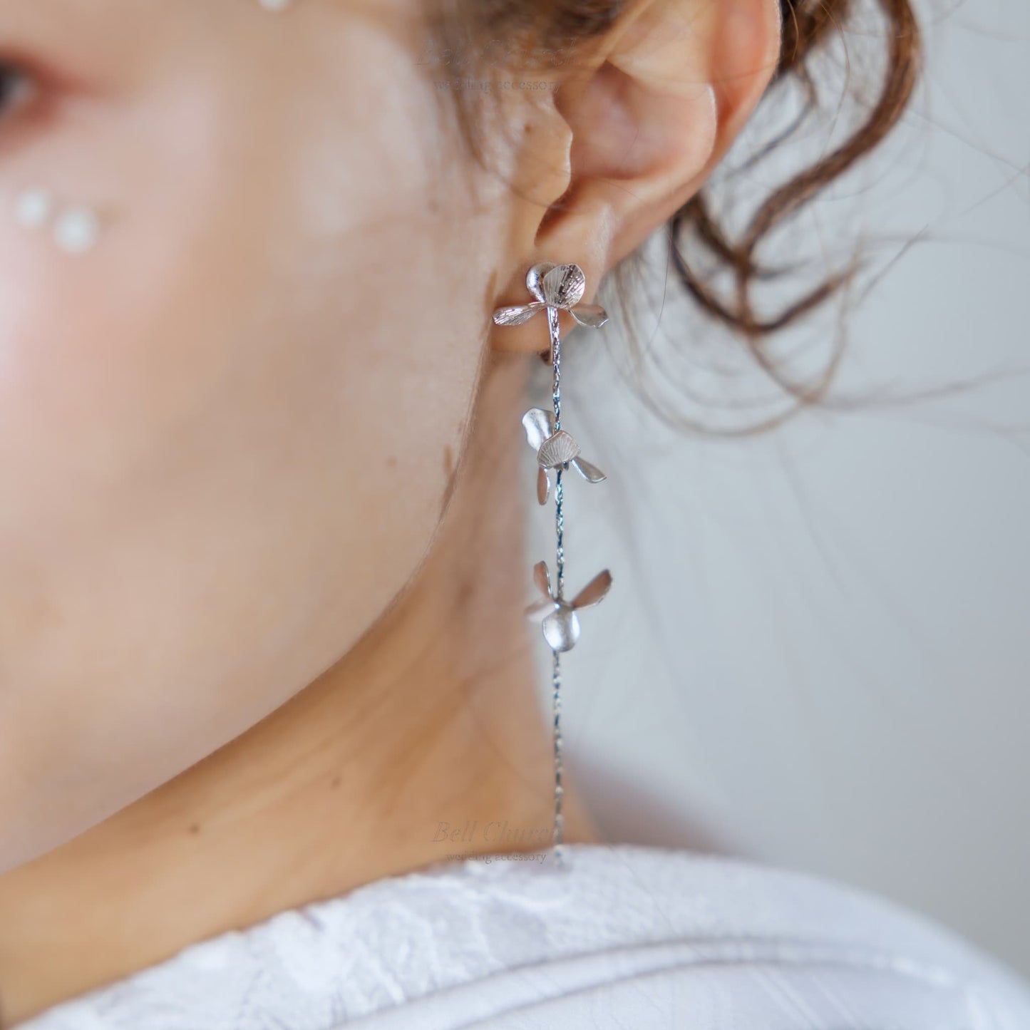 ブライダル ピアス イヤリング｜ニッケルフリー メタル チェーン ロング｜フラワー お花モチーフ｜シルバー (BC-E131)【結婚式　アクセサリー　ピアス　イヤリング】