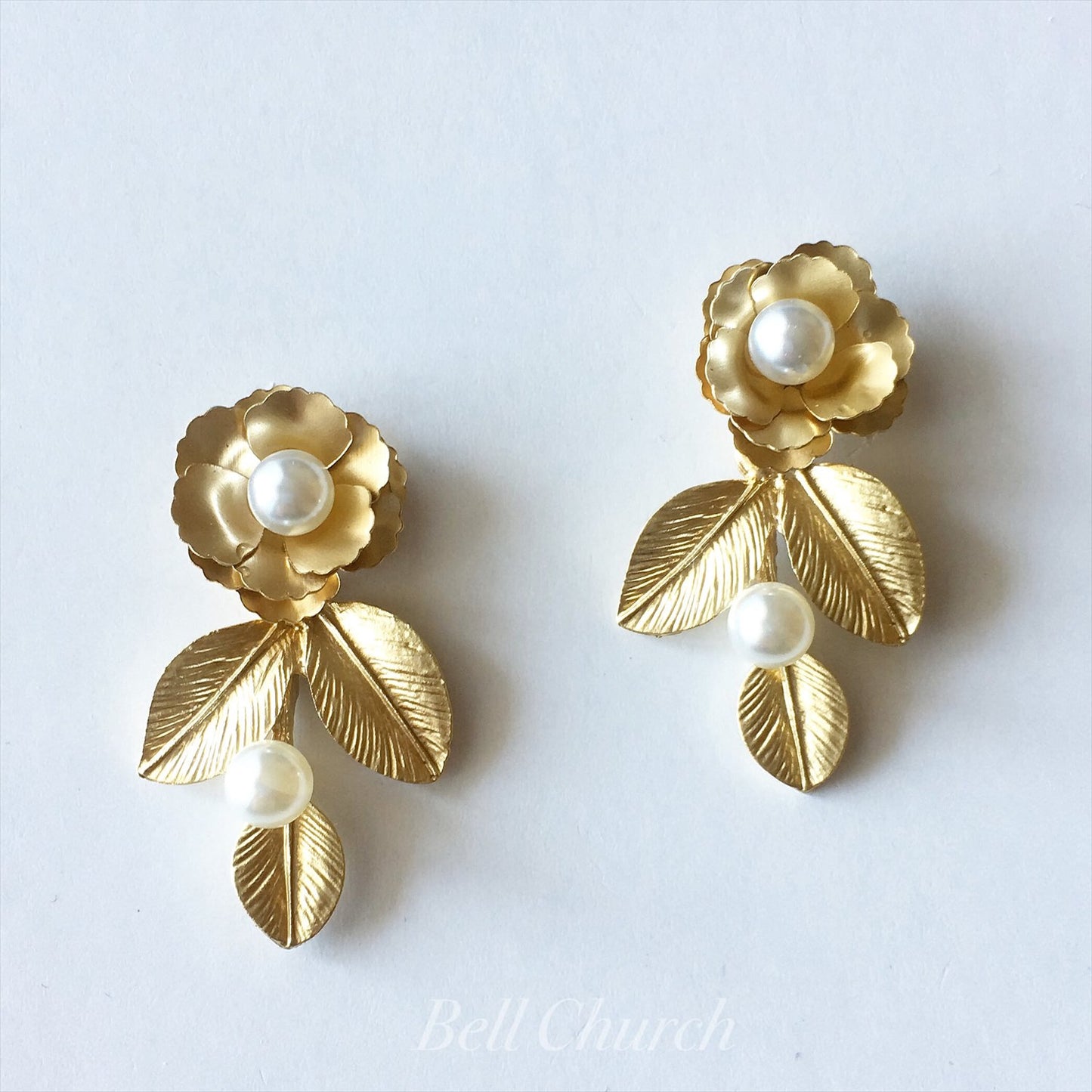 ウェディングピアス　イヤリング |お花＆リーフモチーフ｜パール｜ゴールド (BC-E45)【結婚式　アクセサリー　ピアス　イヤリング】