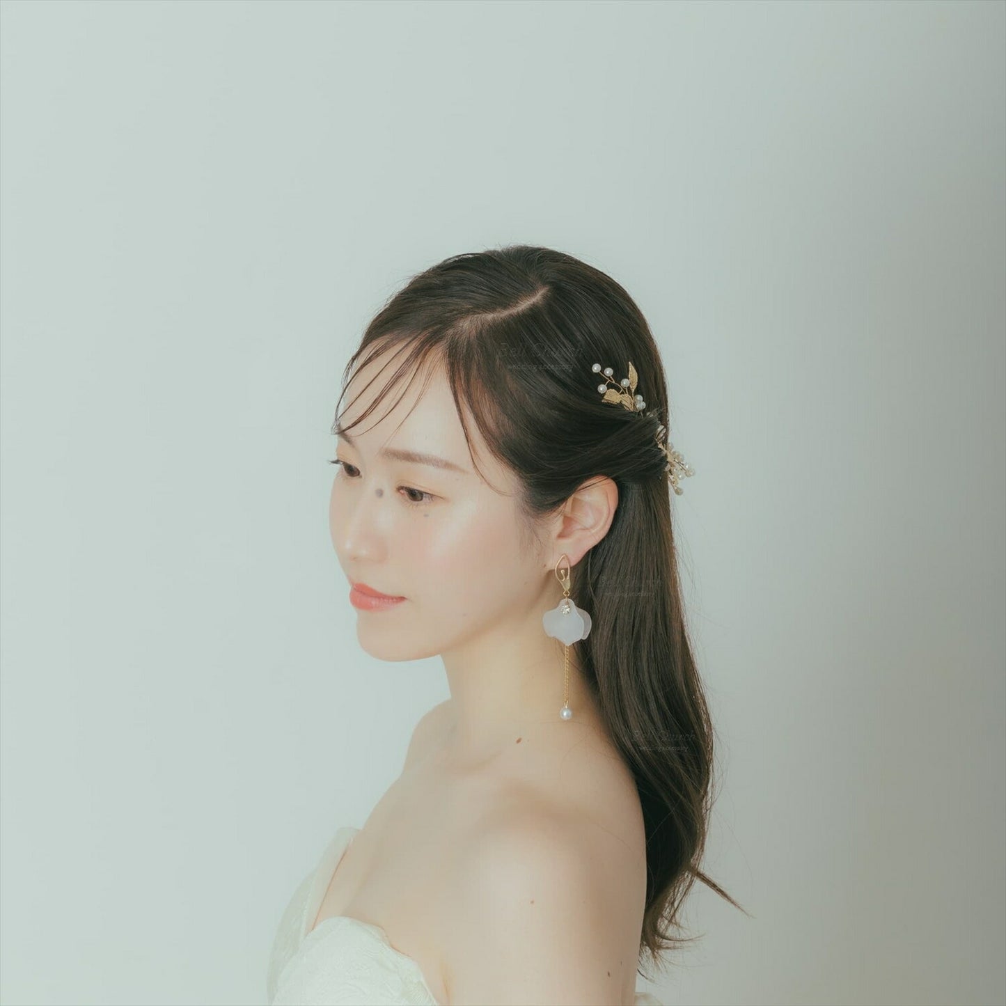 ウェディングピアス　イヤリング |お花モチーフ｜パール キュービックジルコニア｜ホワイト×ゴールド (BC-E46)【結婚式　アクセサリー　ピアス　イヤリング】