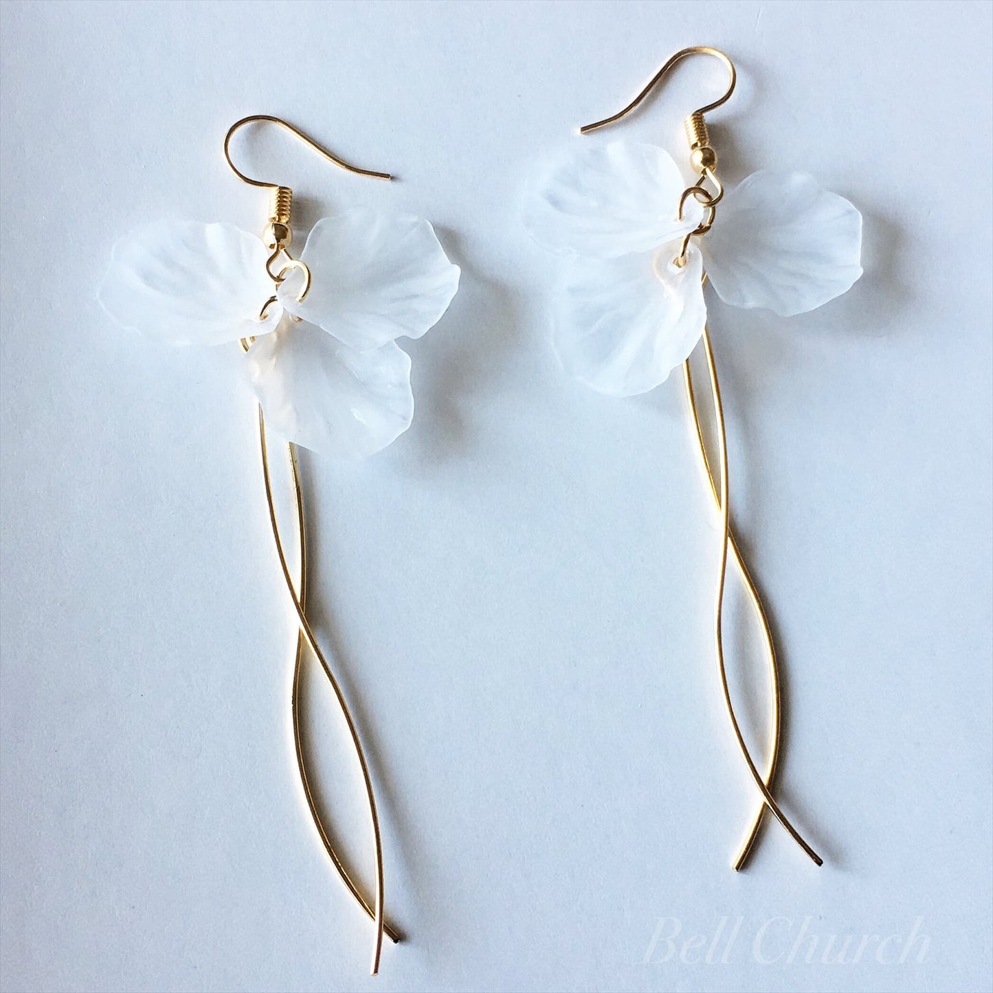 ウェディングピアス　イヤリング |お花モチーフ｜ホワイト×ゴールド (BC-E47)【結婚式　アクセサリー　ピアス　イヤリング】