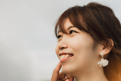 ウェディングピアス　イヤリング |お花モチーフ｜パール ｜ホワイト×ゴールド (BC-E48)【結婚式　アクセサリー　ピアス　イヤリング】