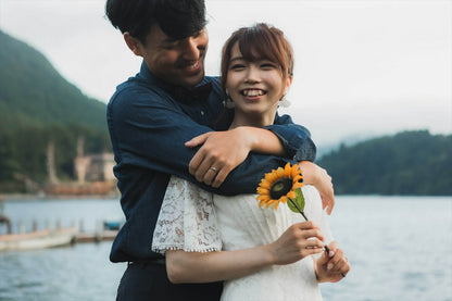 ウェディングピアス　イヤリング |お花モチーフ｜パール ｜ホワイト×ゴールド (BC-E48)【結婚式　アクセサリー　ピアス　イヤリング】