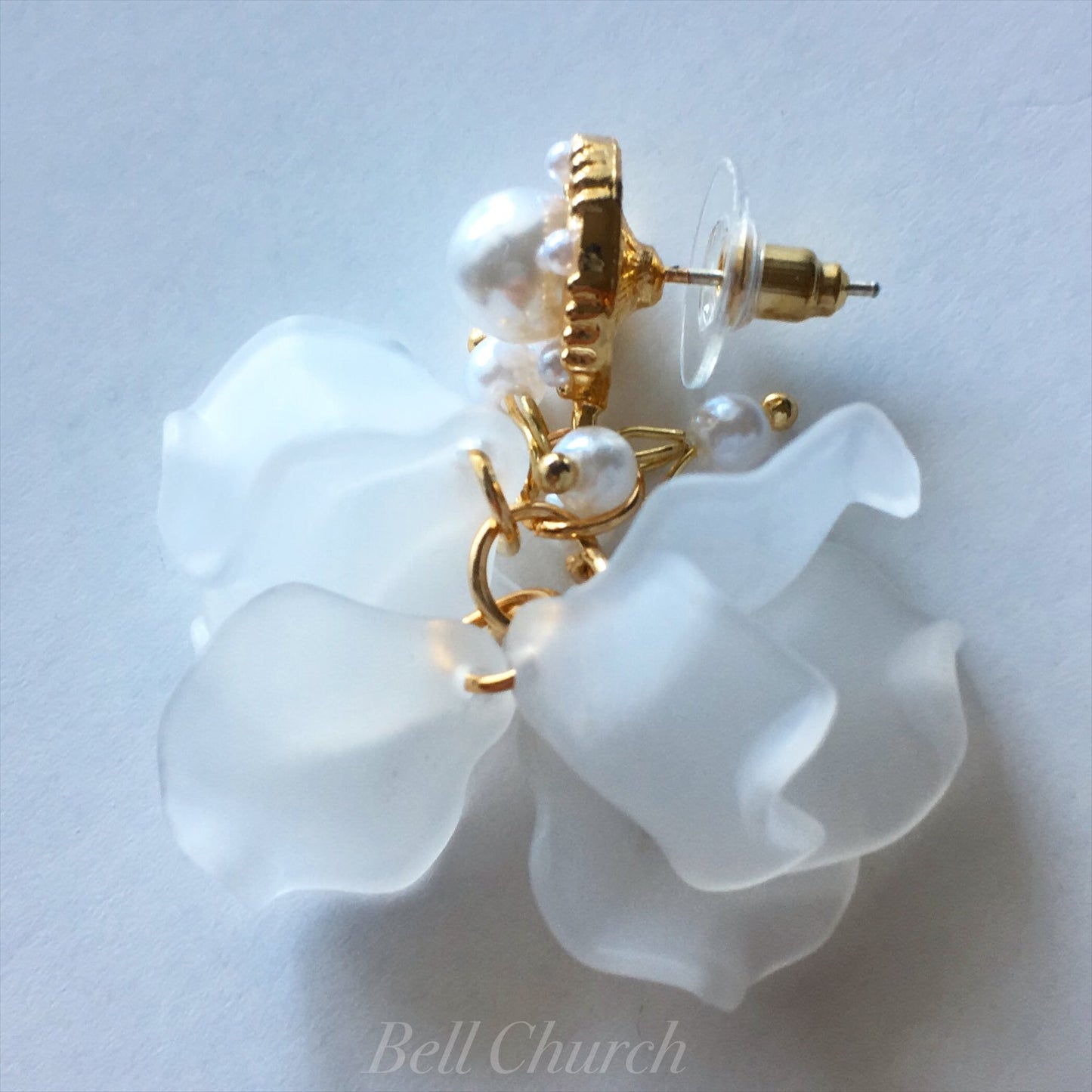 ウェディングピアス　イヤリング |お花モチーフ｜パール ｜ホワイト×ゴールド (BC-E48)【結婚式　アクセサリー　ピアス　イヤリング】