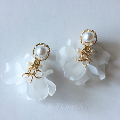 ウェディングピアス　イヤリング |お花モチーフ｜パール ｜ホワイト×ゴールド (BC-E48)【結婚式　アクセサリー　ピアス　イヤリング】