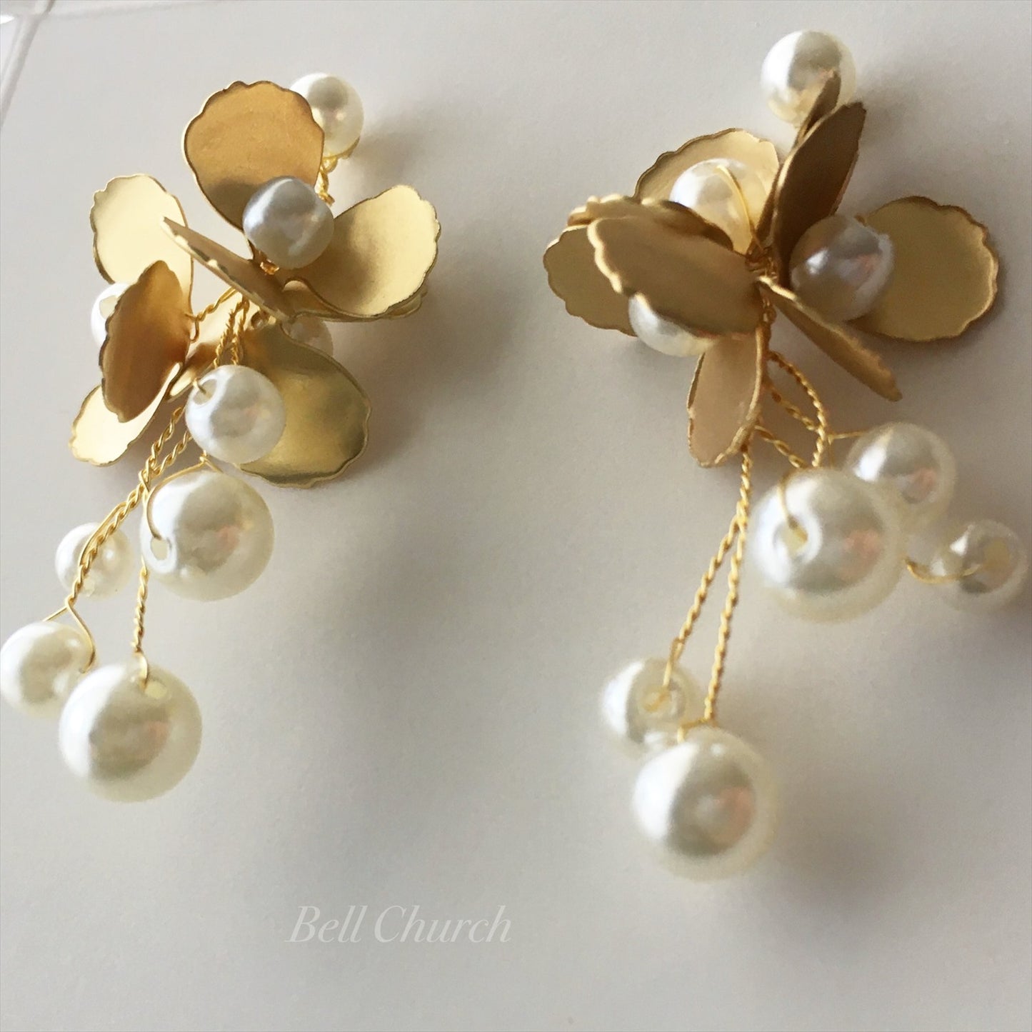 ブライダルピアス　イヤリング |お花モチーフ｜パール｜ゴールド (BC-E53)【結婚式　アクセサリー　ピアス　イヤリング】