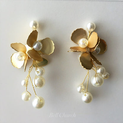 ブライダルピアス　イヤリング |お花モチーフ｜パール｜ゴールド (BC-E53)【結婚式　アクセサリー　ピアス　イヤリング】