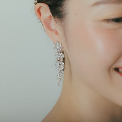 ピアス　イヤリング | キュービックジルコニア | お花モチーフ | シルバー | (BC-E74)【結婚式　アクセサリー　ピアス　イヤリング】