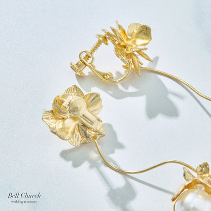 ウェディング ピアス イヤリング｜ニッケルフリー ロングピアス 揺れる メタル ペタル お花 リーフ パール ニュアンス 金属アレルギー｜ゴールド (BC-E83)【結婚式　アクセサリー　ピアス】