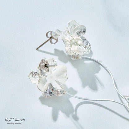 ウェディング ピアス イヤリング｜ニッケルフリー ロングピアス 揺れる メタル ペタル お花 リーフ パール ニュアンス 金属アレルギー (BC-E84)【結婚式　アクセサリー　ピアス】