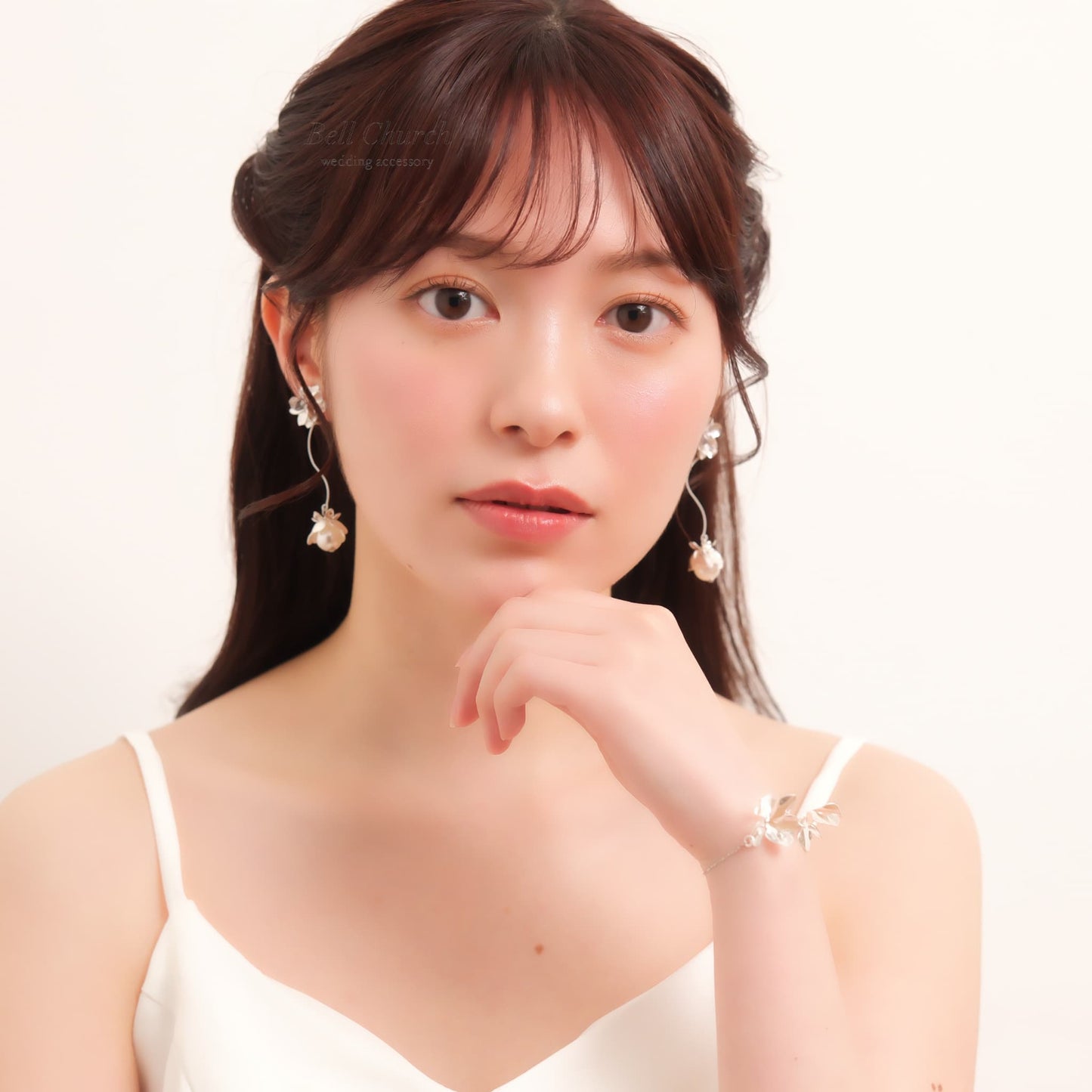 ウェディング ピアス イヤリング｜ニッケルフリー ロングピアス 揺れる メタル ペタル お花 リーフ パール ニュアンス 金属アレルギー (BC-E84)【結婚式　アクセサリー　ピアス】