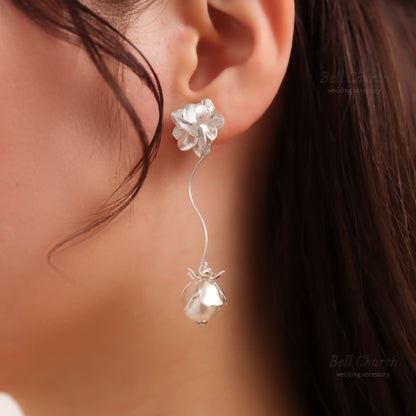 ウェディング ピアス イヤリング｜ニッケルフリー ロングピアス 揺れる メタル ペタル お花 リーフ パール ニュアンス 金属アレルギー (BC-E84)【結婚式　アクセサリー　ピアス】