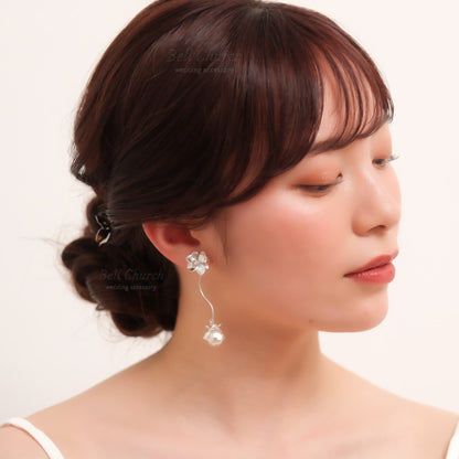 ウェディング ピアス イヤリング｜ニッケルフリー ロングピアス 揺れる メタル ペタル お花 リーフ パール ニュアンス 金属アレルギー (BC-E84)【結婚式　アクセサリー　ピアス】