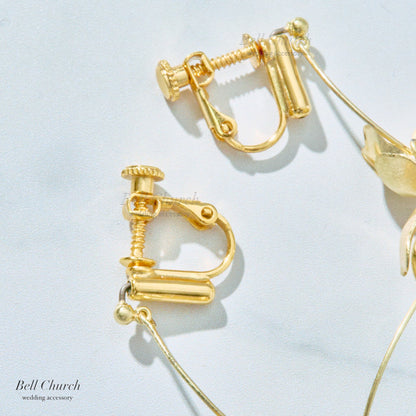 ウェディング ピアス イヤリング｜ニッケルフリー ロングピアス 揺れる メタル ペタル お花 リーフ パール チタンポスト ニュアンス 金属アレルギー｜ゴールド (BC-E85)【結婚式　アクセサリー  ピアス　イヤリング】