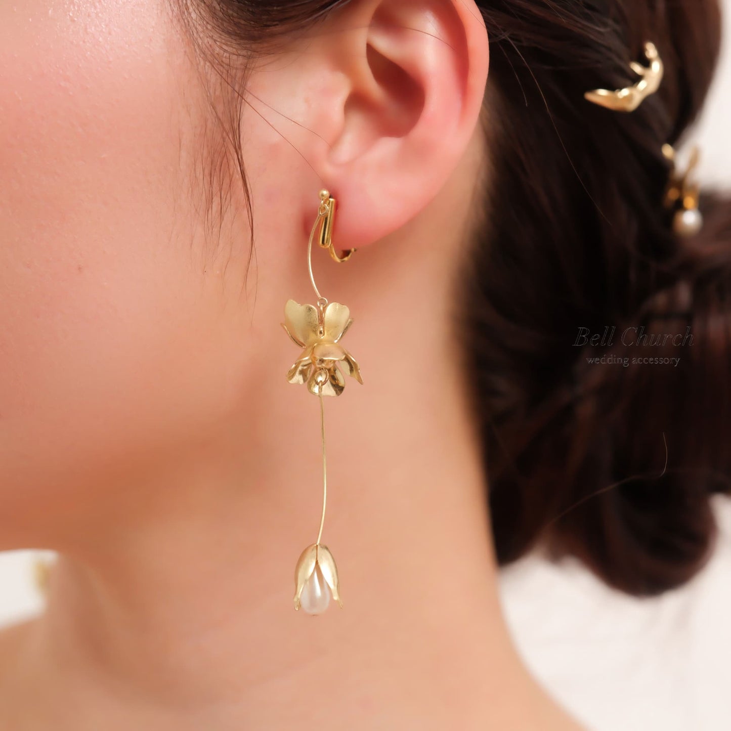 ウェディング ピアス イヤリング｜ニッケルフリー ロングピアス 揺れる メタル ペタル お花 リーフ パール チタンポスト ニュアンス 金属アレルギー｜ゴールド (BC-E85)【結婚式　アクセサリー  ピアス　イヤリング】