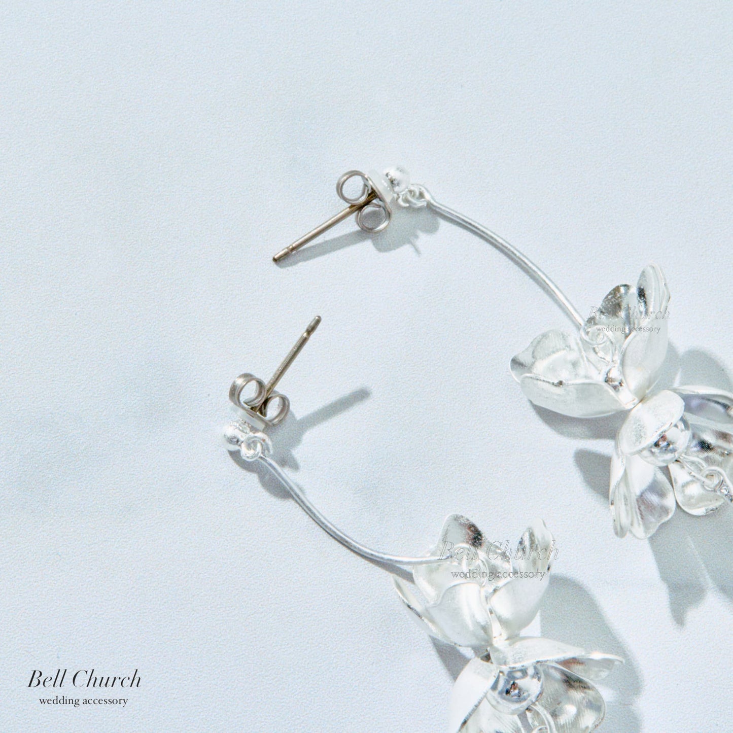 ウェディング ピアス イヤリング｜ニッケルフリー ロングピアス 揺れる メタル ペタル お花 リーフ パール チタンポスト ニュアンス 金属アレルギー｜シルバー (BC-E86)【結婚式　アクセサリー　ピアス　イヤリング】