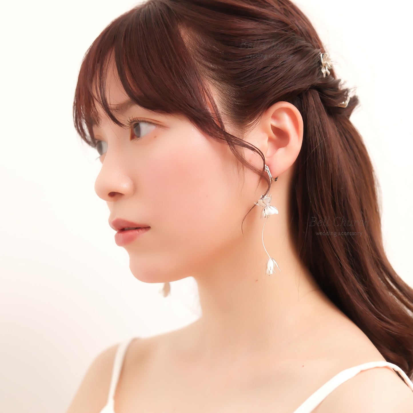 ウェディング ピアス イヤリング｜ニッケルフリー ロングピアス 揺れる メタル ペタル お花 リーフ パール チタンポスト ニュアンス 金属アレルギー｜シルバー (BC-E86)【結婚式　アクセサリー　ピアス　イヤリング】