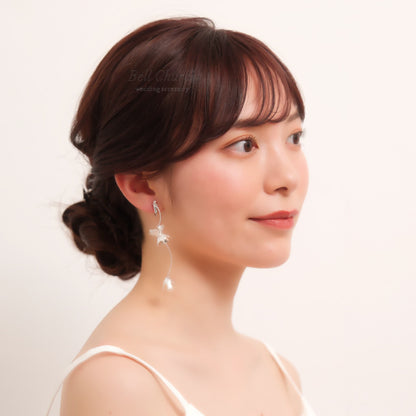 ウェディング ピアス イヤリング｜ニッケルフリー ロングピアス 揺れる メタル ペタル お花 リーフ パール チタンポスト ニュアンス 金属アレルギー｜シルバー (BC-E86)【結婚式　アクセサリー　ピアス　イヤリング】